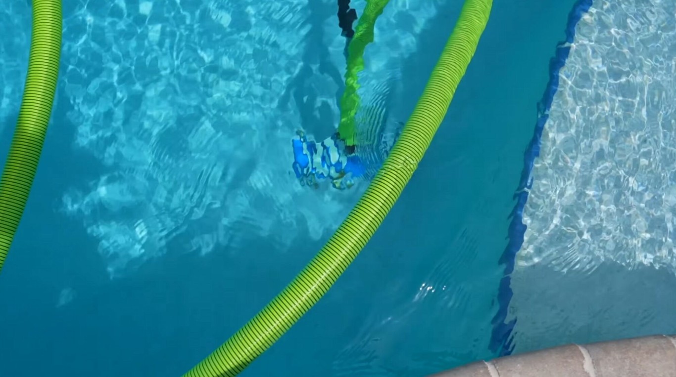 Professional pool vacuum cleaning service in Florence-Graham, CA